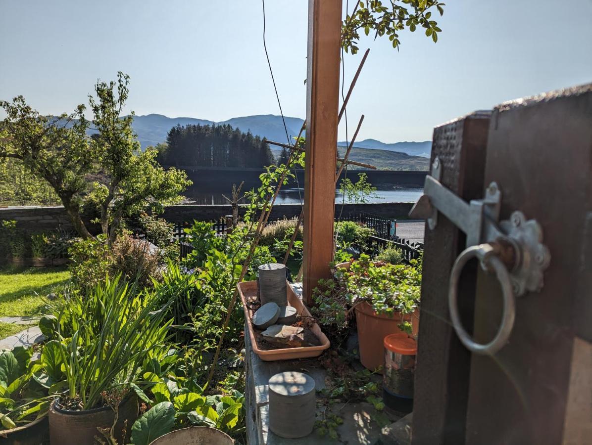 Bryn Elltyd Eco House Pensionat Blaenau Ffestiniog Exteriör bild