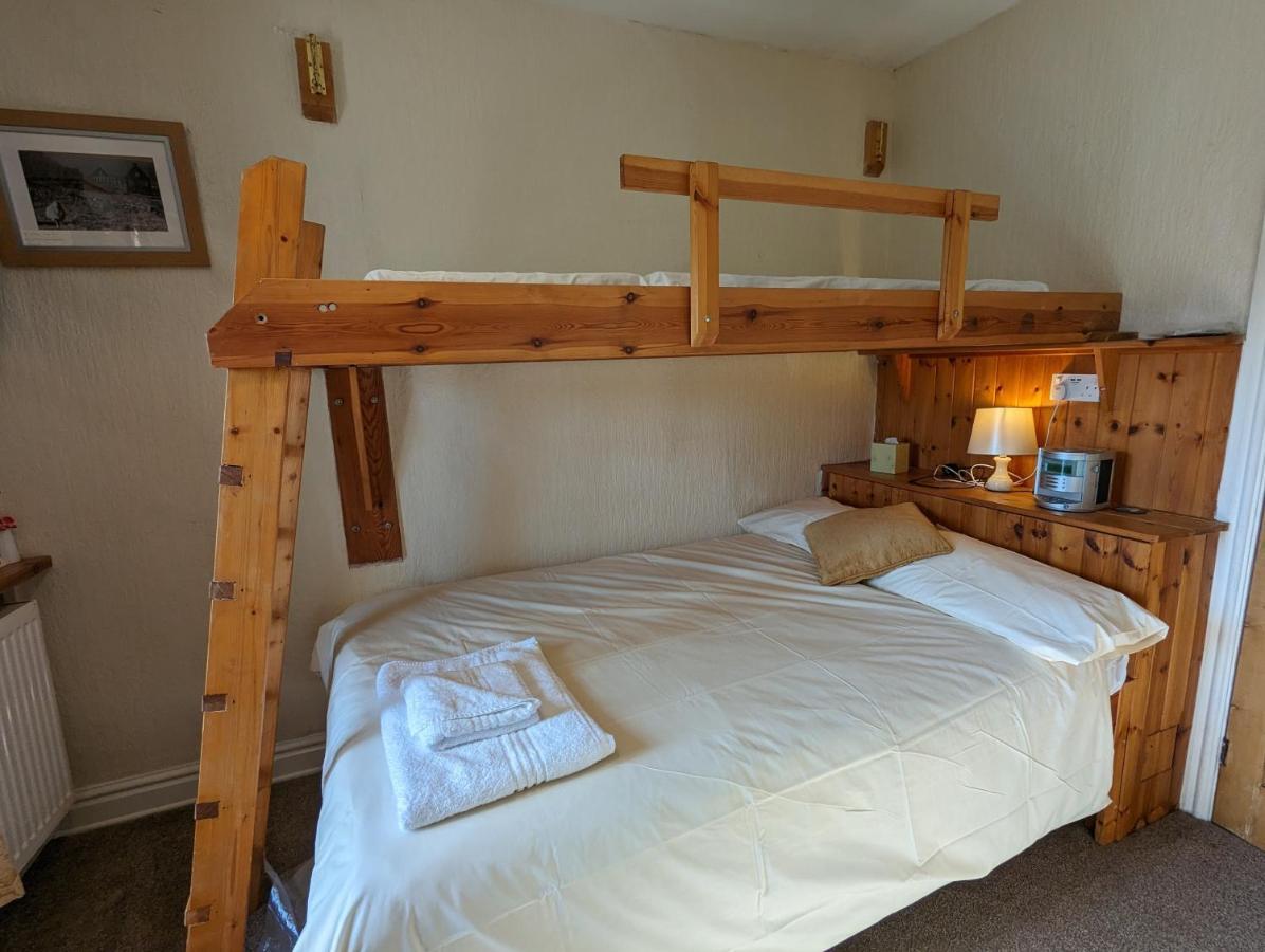 Bryn Elltyd Eco House Pensionat Blaenau Ffestiniog Exteriör bild