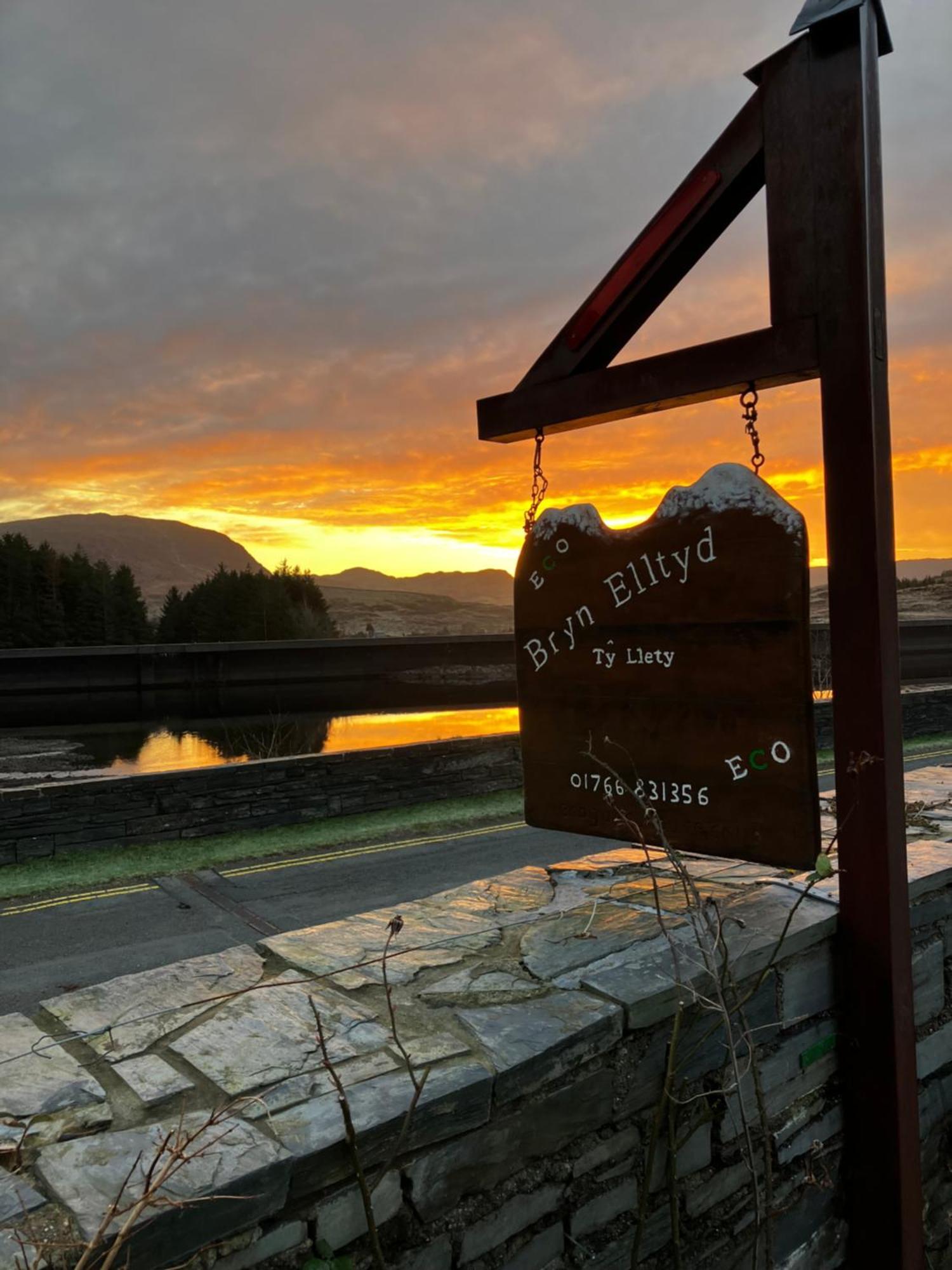 Bryn Elltyd Eco House Pensionat Blaenau Ffestiniog Exteriör bild