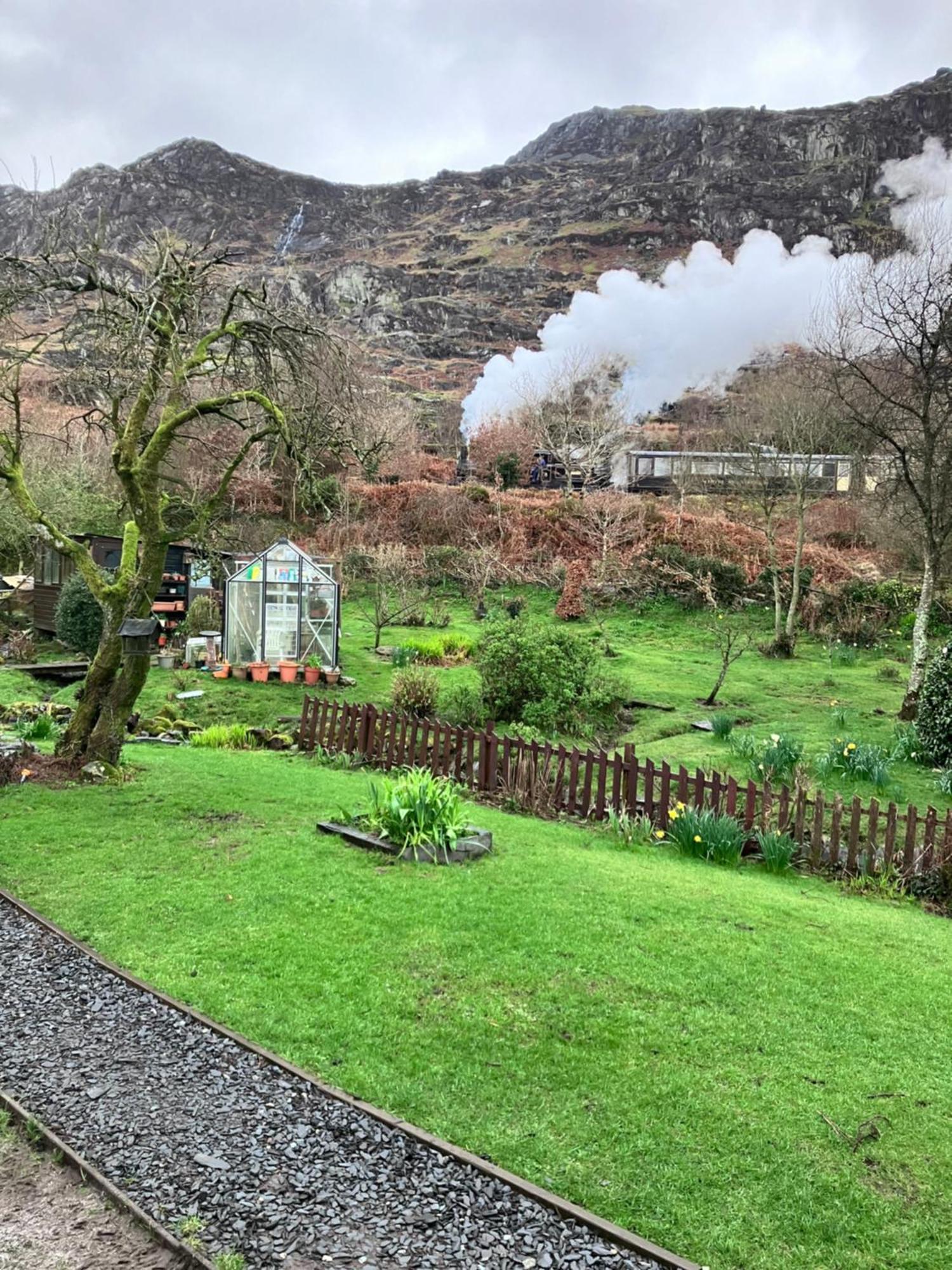 Bryn Elltyd Eco House Pensionat Blaenau Ffestiniog Exteriör bild
