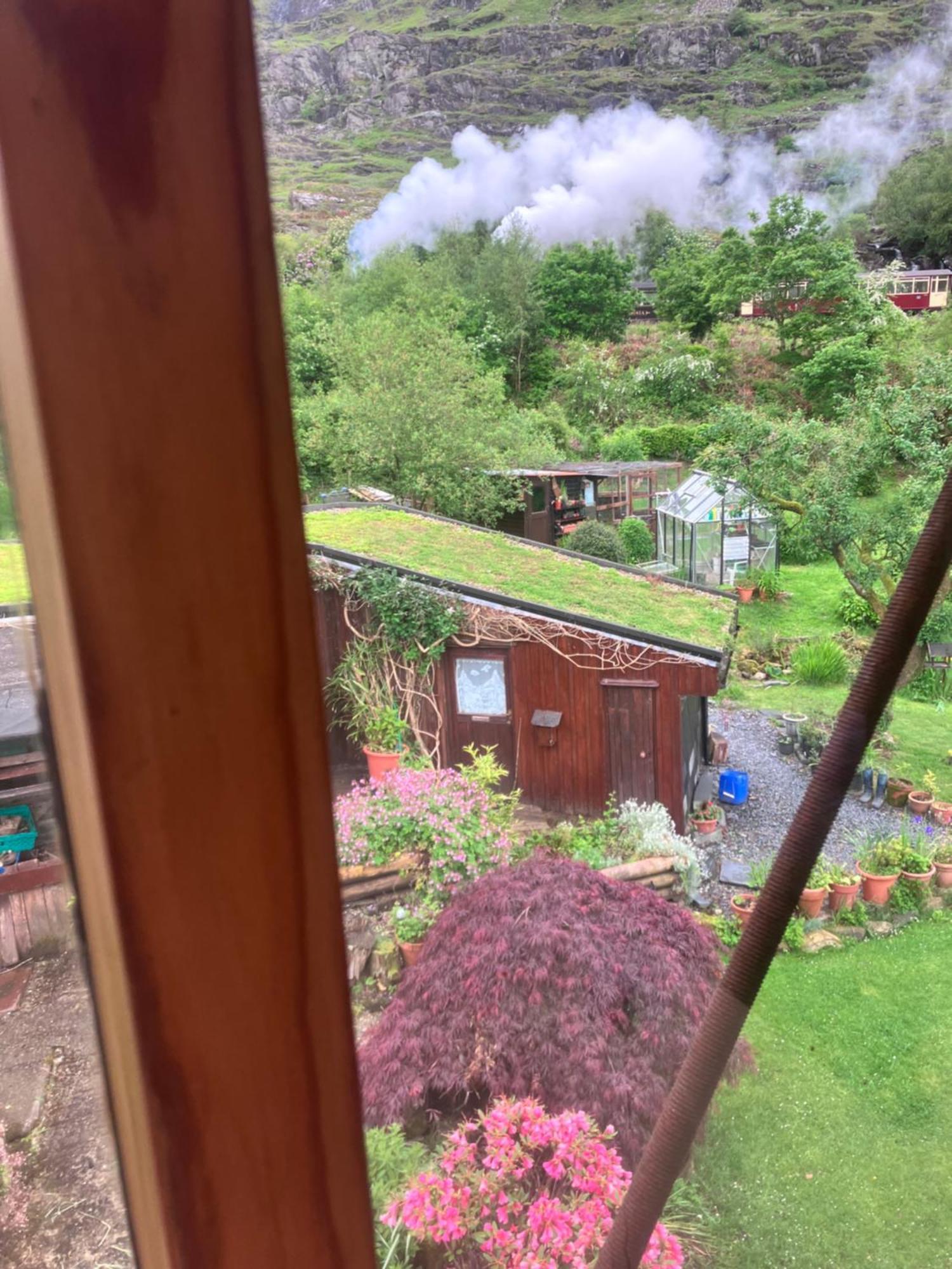 Bryn Elltyd Eco House Pensionat Blaenau Ffestiniog Exteriör bild