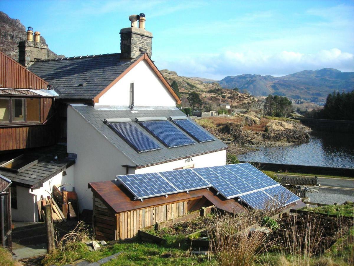 Bryn Elltyd Eco House Pensionat Blaenau Ffestiniog Exteriör bild